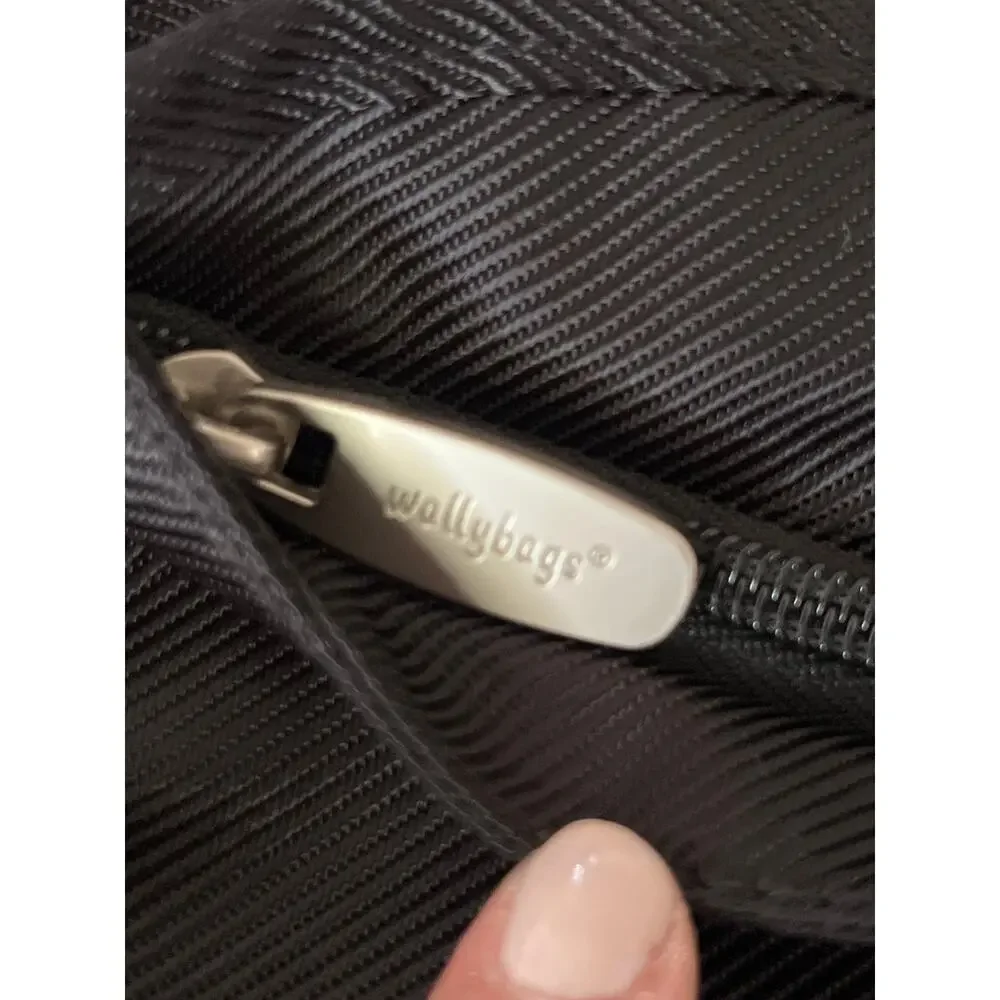 Wallybags Garmet Travel Bag New